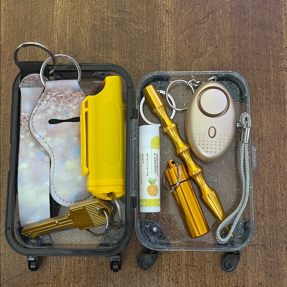 NWOT Champagne Bubbles Yellow Self-Defense Keychain Set
